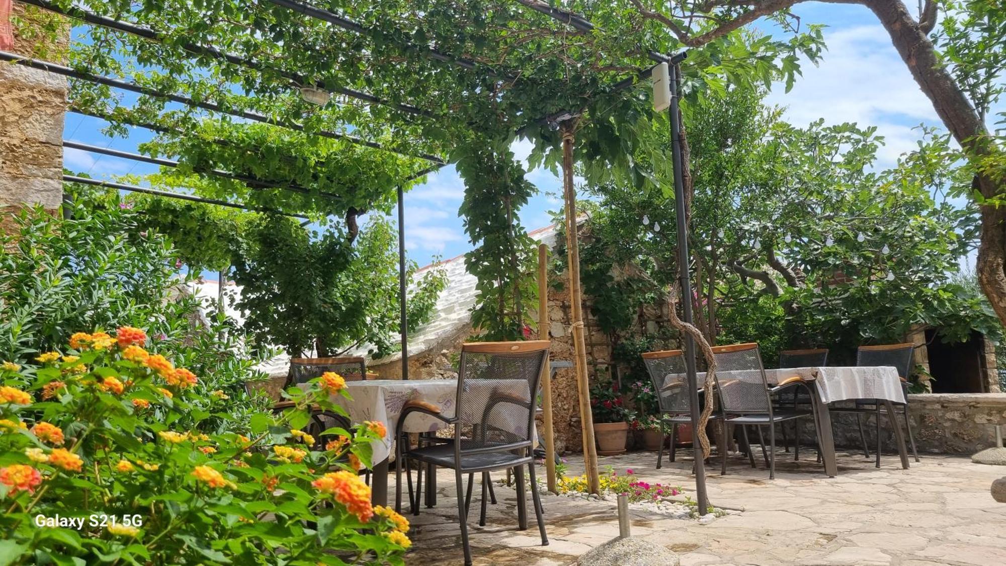 Paradise Stone Apartments Бол Екстер'єр фото