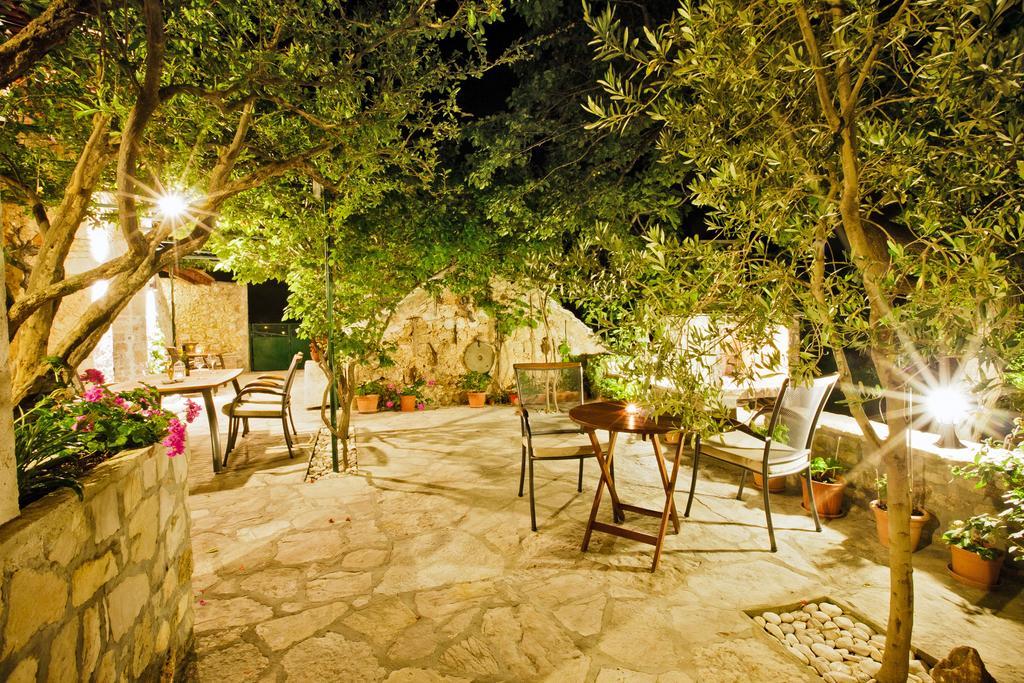 Paradise Stone Apartments Бол Екстер'єр фото