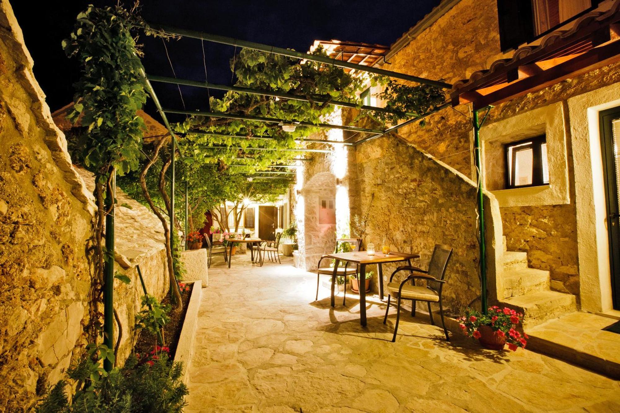 Paradise Stone Apartments Бол Екстер'єр фото